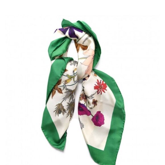 GUCCI Silk Flora Gothic Square Scarf Ivory Dark Green - Picture 2 of 6